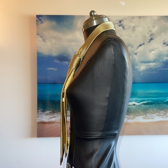 Perry Ellis portfolio 100% silk yellow and silver striped and a few spots - Picture 3 of 8